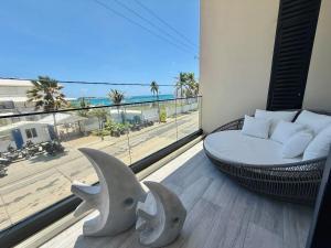 Luxury new apartment with balcony close to beaches