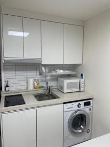 2호선 신촌역 도보3분 3-min walk from Sinchon Station Line2