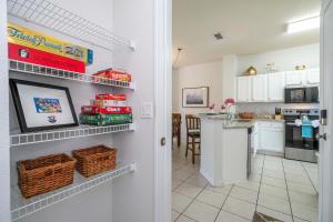 Bright 3B w Pool Close to Disney Encantada 8545