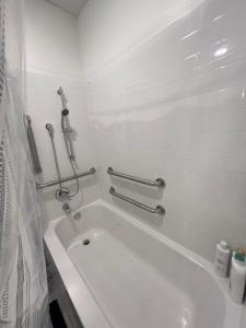 410 Modern Brand New Studio Apartment