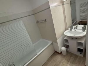 Appartement cosy 4 pers, balcon ensoleillé, Alpe dHuez - FR-1-405-372