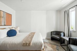 New Kerns Studio Prime Spot Walkable Area