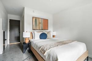 Adelynn Studio Walkable Kerns Spanish Charm