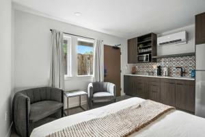 Adelynn Studio Walkable Kerns Spanish Charm