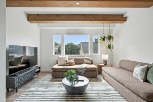 The Adelynn - Modern 2BR House in Central Portland