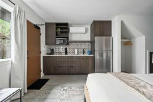 Adelynn Studio - Spanish Style in Hip Kerns