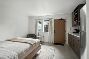 Adelynn Studio - Spanish Style in Hip Kerns