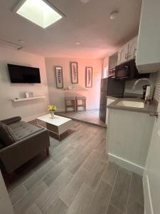 Cozy, private studio