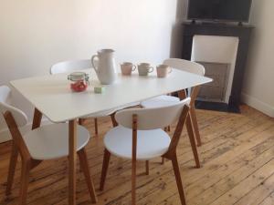 Maisons de vacances Appartements de Jules & Victoire : Appartement avec Balcon