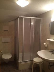 Tirolerhaus Tannheim - zentral und ruhig - gemütliche Dachgeschosswohnung mit separater Küche, Schlafzimmer & Charme - ab 7 Tage buchbar