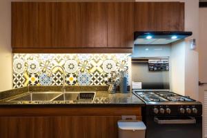 Prime 2-BR apartment near major business districts