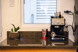 Prime 2-BR apartment near major business districts