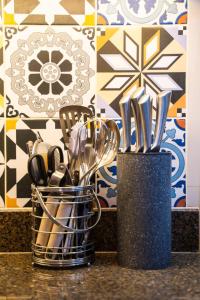 Prime 2-BR apartment near major business districts