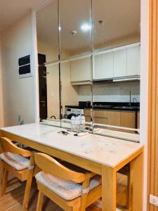 Stylish Bright Stay for Work or Leisure