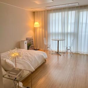 Magnolia Yeongtong Station Room