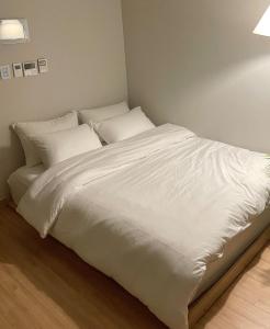 Magnolia Yeongtong Station Room