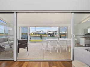 Pontoon Paradise - Waterfront Serenity in Geographe