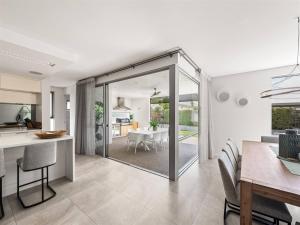 Peppermint Paradise - Seaside Comfort & Home Theatre