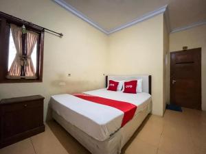 OYO 93422 Villa Tirto