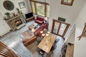 Private Townhome Close to Ski Back and Hot Tub townhouse