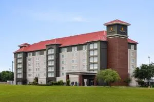 La Quinta by Wyndham Arlington North 6 Flags Dr