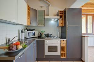 Eden House - Terrace & View Lake - Happy Rentals