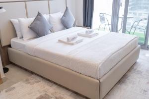 Modern 1BHK Apartment in Pantheon JVC by Czechin