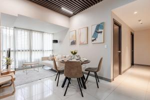 2 Bedroom luxury Apartment with washing machine in BGC Uptown