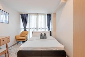 2 Bedroom luxury Apartment with washing machine in BGC Uptown