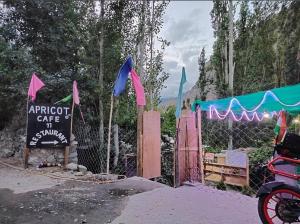 Apricot Cafe and Restaurant Shapa