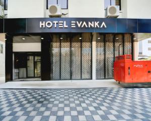 Stayzy Evanka Brilliant Convention