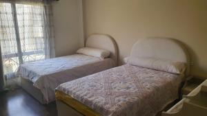 شقه فندقيه 3 غرف حمامين و مطبخ و حديقه خاصه امام الجامعه الامريكيه و مول point 90