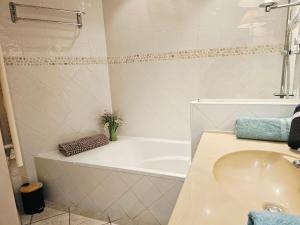 Studio Cosy avec Plage et Parking Privés au bord du Lac DAnnecy