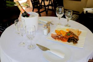 Masai Shuttles And Hotel