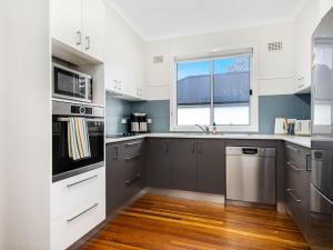 Beachfront Escape Relaxing Getaway in Batehaven