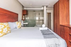 Two Bed De Waterkant Hideaway with AC 4 mins to Waterfront