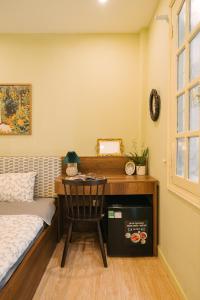 Anchie Vintage Homestay - Train Street Hanoi