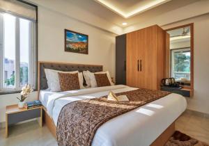 Drizzle Resort with Swimming pool Near Maapro Garden