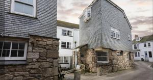 St Ives Holiday Apartment with Parking - Coastal Retreat