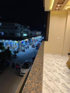 شقة تلات غرف ست سراير للعائلات تشطيب الترا لوكس