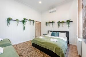 The Other Side Spacious Central 2BR 2BA AC