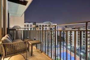 Elegant Apartment near Miracle Garden with Pool & Gym Access