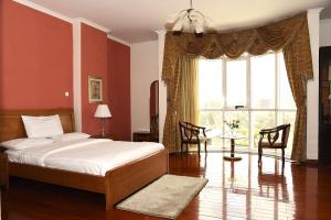 Diplomat Furnished Apartments