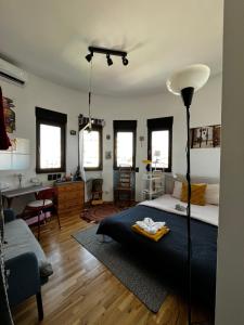 Central Artsy Studio, self check-in!