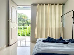 Wavehouse Retreat 1bhk with free Parking anirah