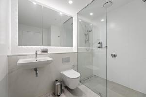 Bright & Stylish 2-Bedroom Escape in Gordon