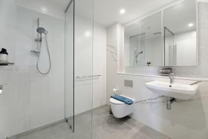 Bright & Stylish 2-Bedroom Escape in Gordon