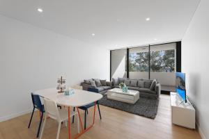 Bright & Stylish 2-Bedroom Escape in Gordon