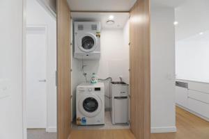 Bright & Stylish 2-Bedroom Escape in Gordon