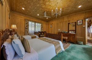 Dastan Heritage Houseboats